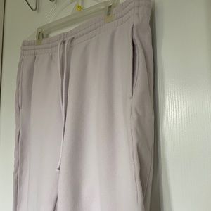 LIKE NEW Aritzia (TNA Cozy) Fleece Sweatpants in Grey Lilac